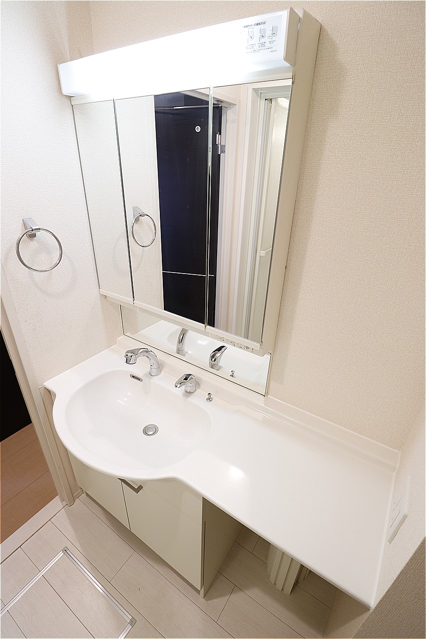 洗面設備　※同物件、別部屋の写真です。