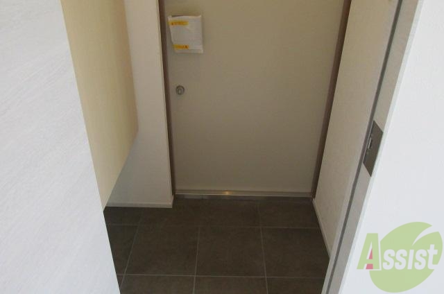 玄関　玄関先にはシューズボックスもありますよ。