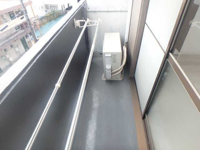 バルコニー　開放的で明るい空間を演出してくれるバルコニーです