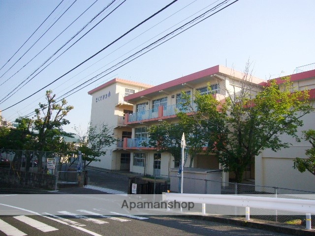 小学校　北九州市立企救丘小学校（小学校）まで816m