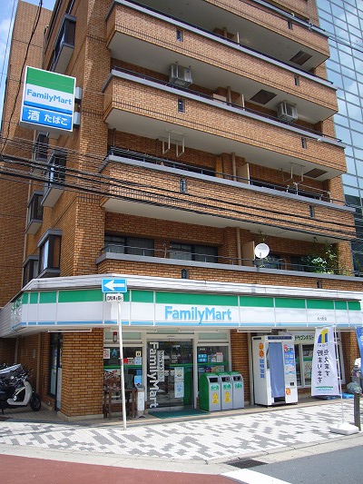 コンビニ　ファミリーマート与力町店（コンビニ）まで144m