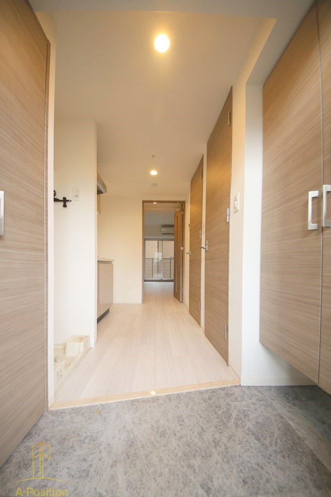 玄関　ラヴィータ難波元町