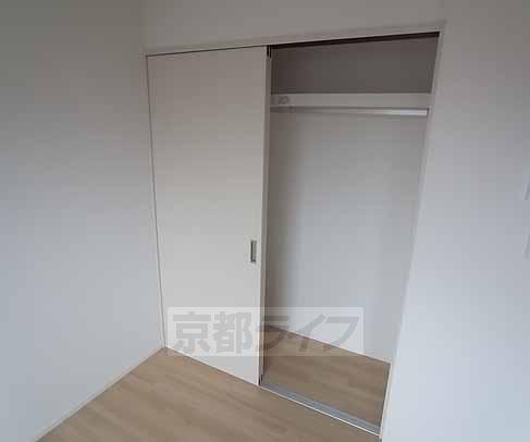 収納　ハンガーパイプもあり収納にも満足