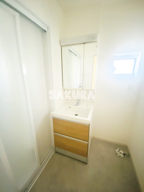 洗面設備　身支度に欠かせない独立洗面台♪