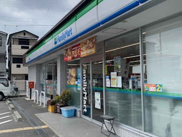 コンビニ　ファミリーマート堺浜寺船尾町店（コンビニ）まで358m