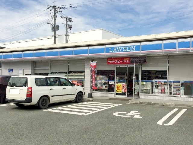 コンビニ　ローソン下硯川店（コンビニ）まで950m