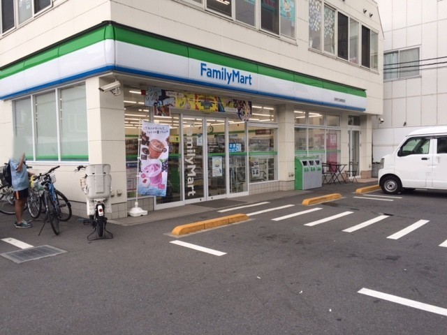 コンビニ　ファミリーマート日野市立病院前店（コンビニ）まで707m
