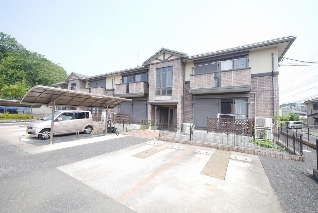 建物外観　駐車場