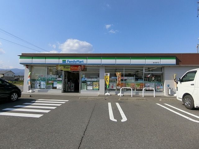 コンビニ　ファミリーマート垂井綾戸店（コンビニ）まで500m