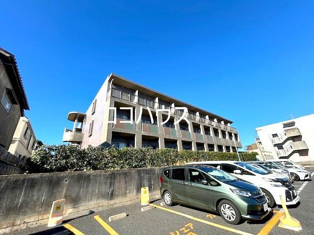 建物外観　高台に建ってる大きなマンションです。