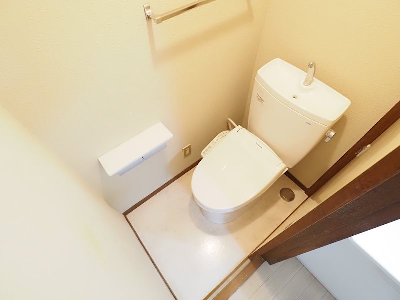 トイレ　別号室の参考写真です。