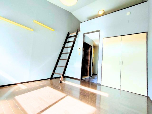 居室・リビング　間取りからは想像ができないこの明るく開放感のある空間！