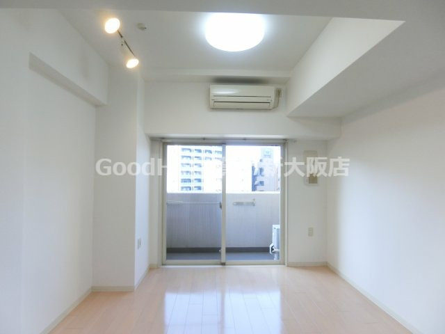 居室・リビング　SERENiTE新大阪弐番館