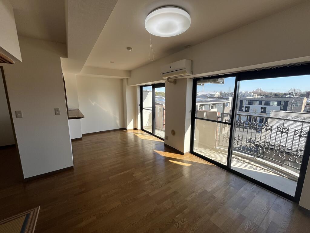 居室・リビング　広々したリビング。