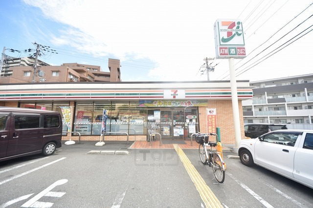 コンビニ　セブンイレブン　豊中上新田4丁目店（コンビニ）まで311m