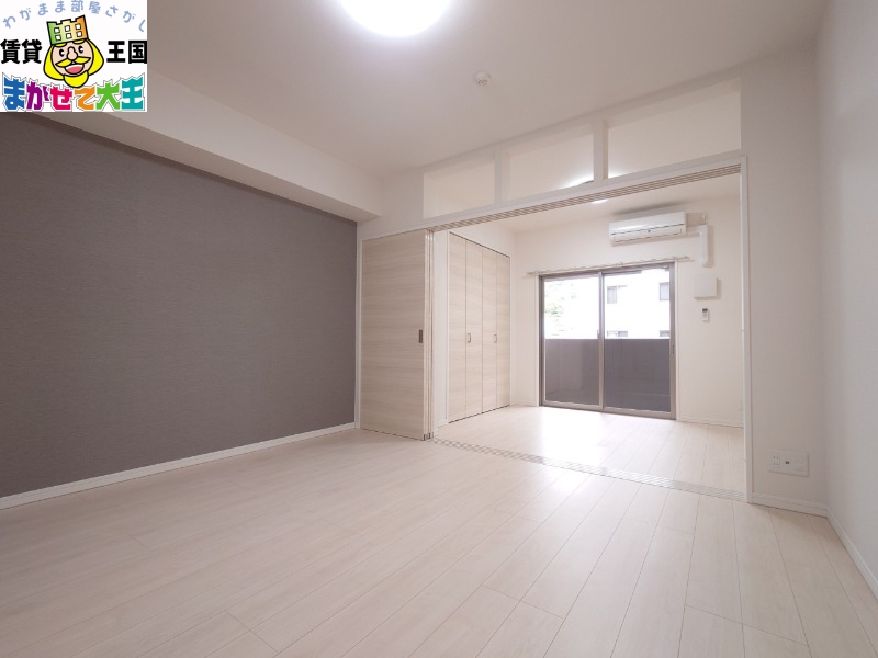 居室・リビング　※実際のお部屋は照明はありません。