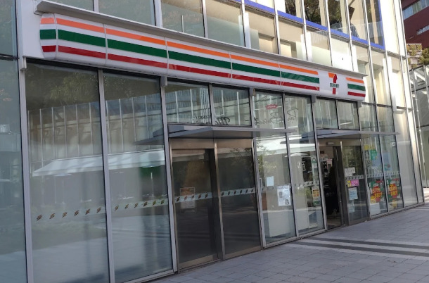 コンビニ　セブンイレブン プルデンシャルタワー店（コンビニ）まで740m