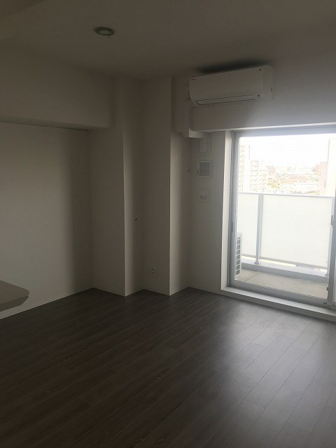 居室・リビング　※参考写真（同物件別部屋です）