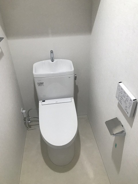 トイレ　※参考写真（同物件別部屋です）