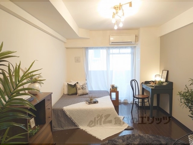 居室・リビング　モデルルームです。広々なお部屋