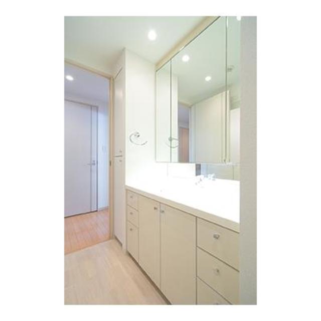 洗面設備　※写真は同タイプ住戸です。