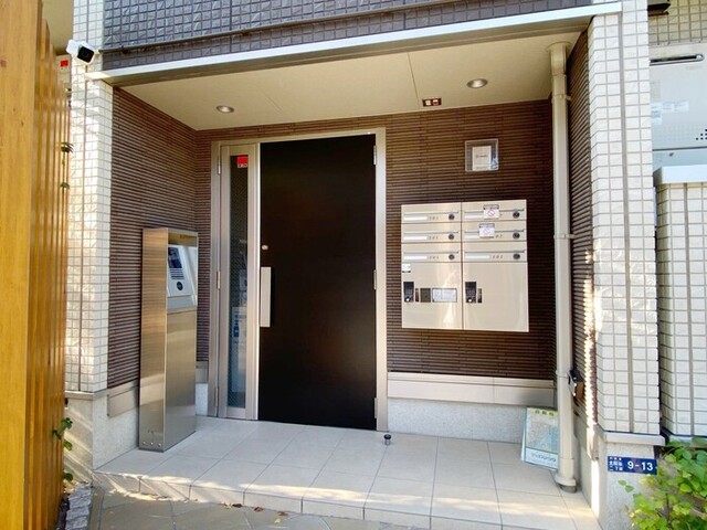 エントランス　オートロック付きエントランス