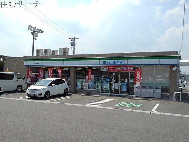 コンビニ　ファミリーマート（コンビニ）まで550m