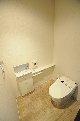 トイレ　温水洗浄便座付き