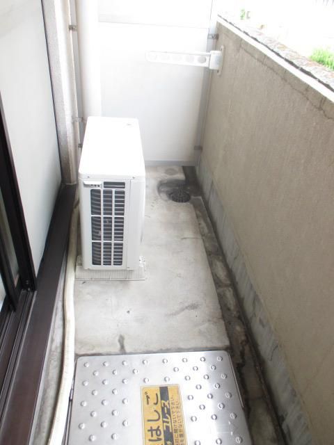 バルコニー　～バルコニーには安心避難はしご付きです～