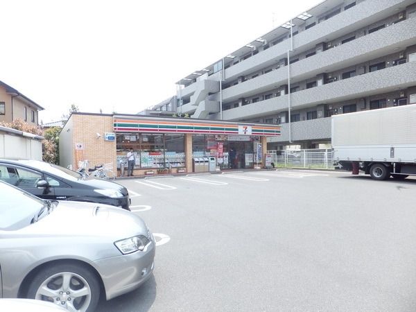 コンビニ　セブンイレブン（コンビニ）まで580m