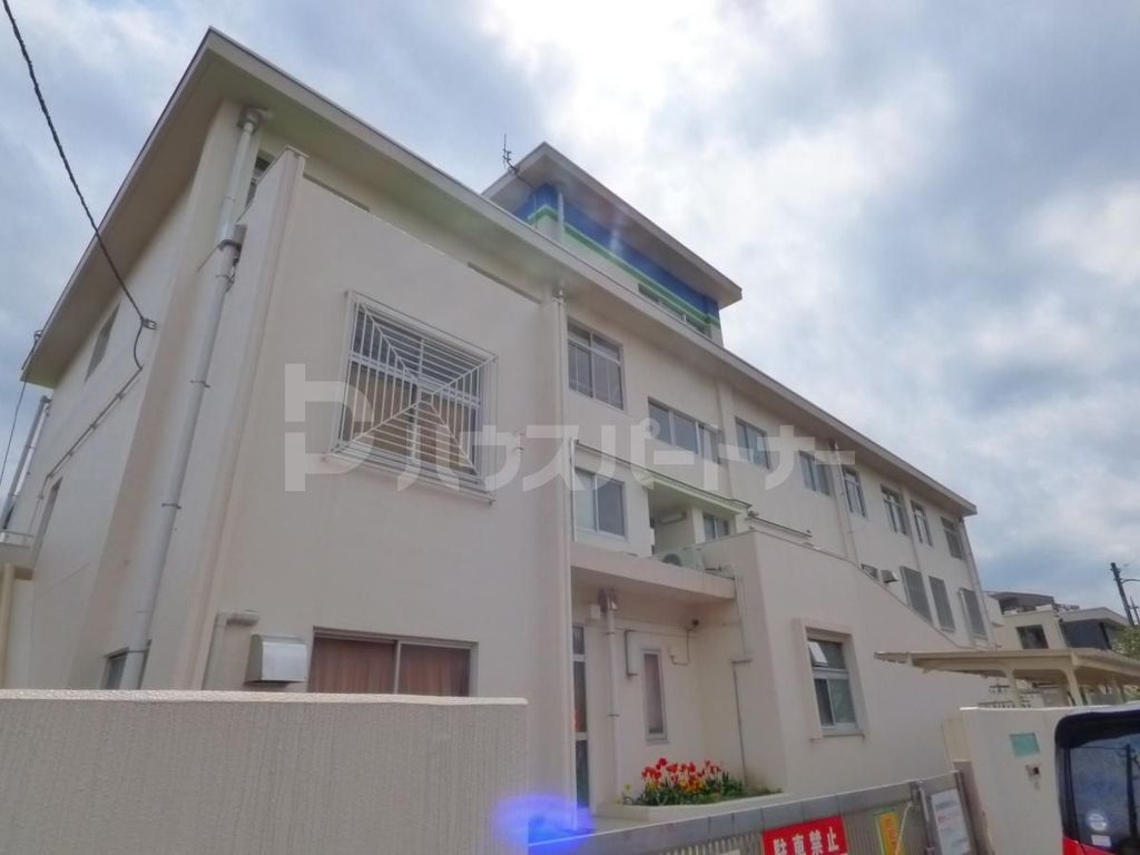 幼稚園・保育園　伊興保育園（幼稚園・保育園）まで550m