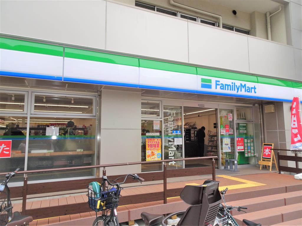 コンビニ　ファミリーマート（コンビニ）まで120m