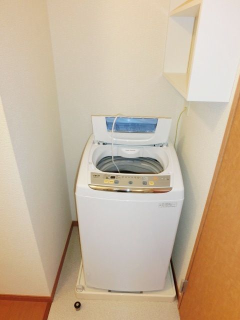 洗面設備　洗濯機付き。