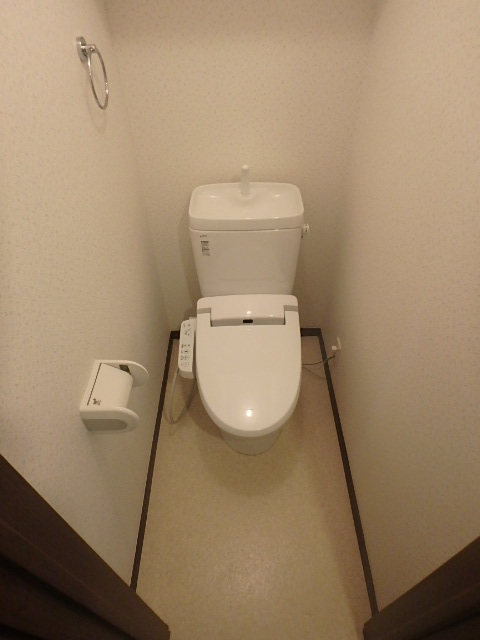 トイレ　ウォシュレット完備のトイレです。