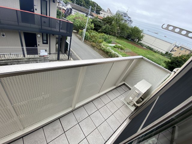 バルコニー　バルコニーは南向きで陽当たり良好！