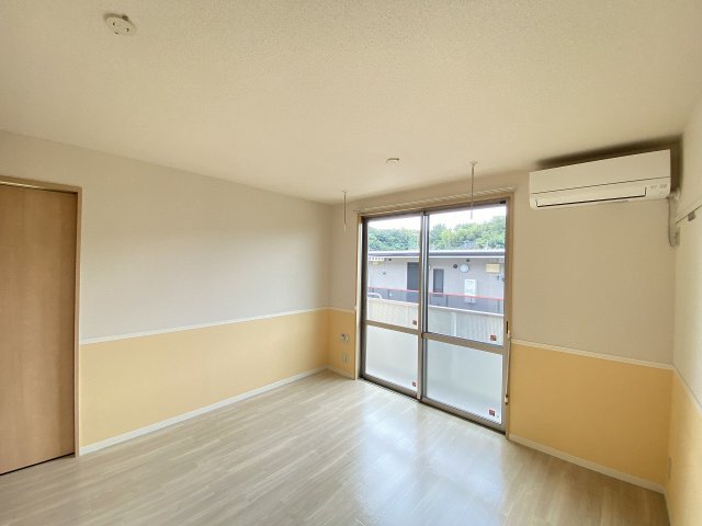 その他設備　暑い夏や寒い冬に大活躍！リビングにあるエアコンです☆