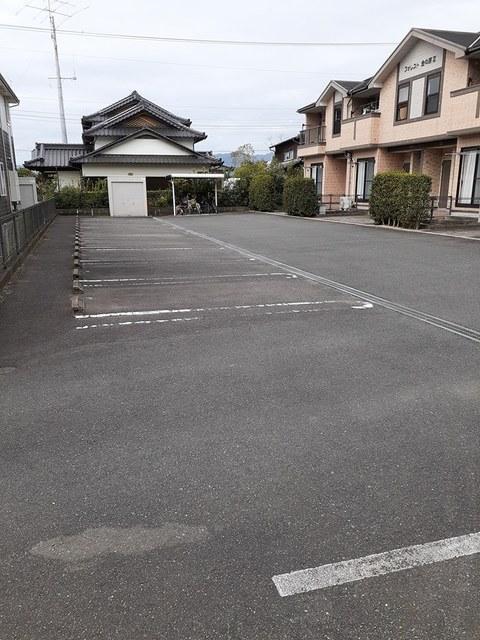 エントランス　駐車場
