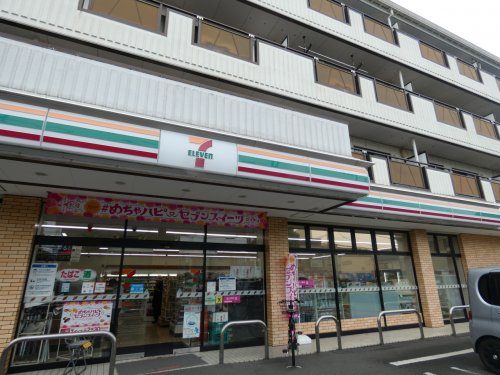 コンビニ　セブンイレブン（コンビニ）まで257m