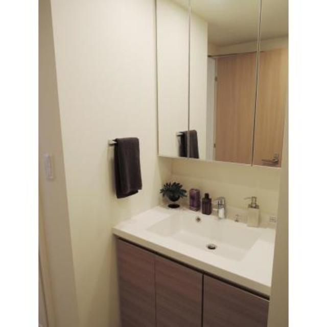 洗面設備　※写真は同タイプ住戸です。