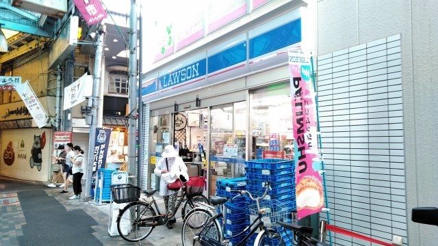 コンビニ　ローソン　阪急石橋駅前店（コンビニ）まで725m
