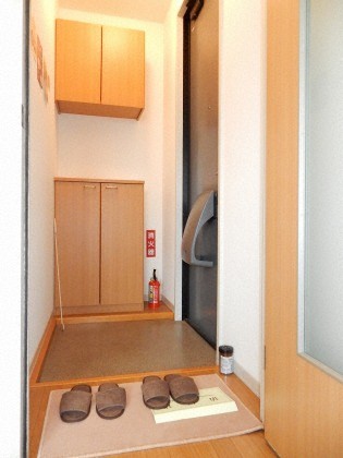 玄関　別号室内観です