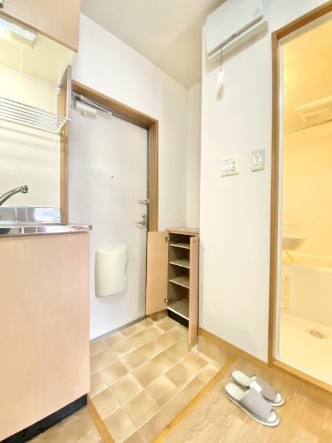 玄関　同物件別室のイメージ画像となります　反転した間取りとなります