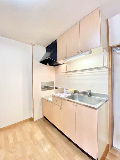 キッチン　同物件別室のイメージ画像となります　反転した間取りとなります