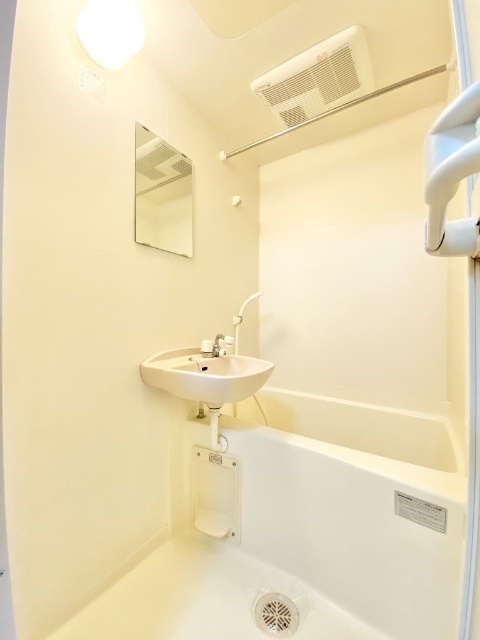 バス・シャワールーム　同物件別室のイメージ画像となります　反転した間取りとなります