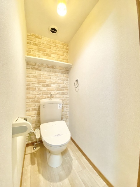 トイレ　同物件別室のイメージ画像となります　反転した間取りとなります