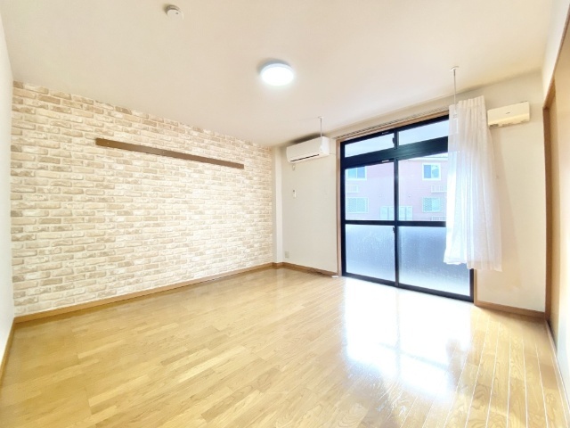 居室・リビング　同物件別室のイメージ画像となります　反転した間取りとなります