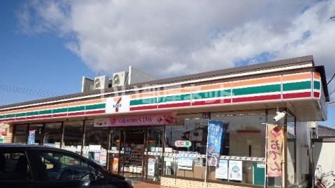 コンビニ　セブンイレブン（コンビニ）まで651m