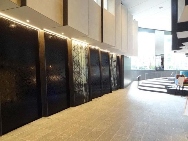 エントランス　落ち着いたエントランスです