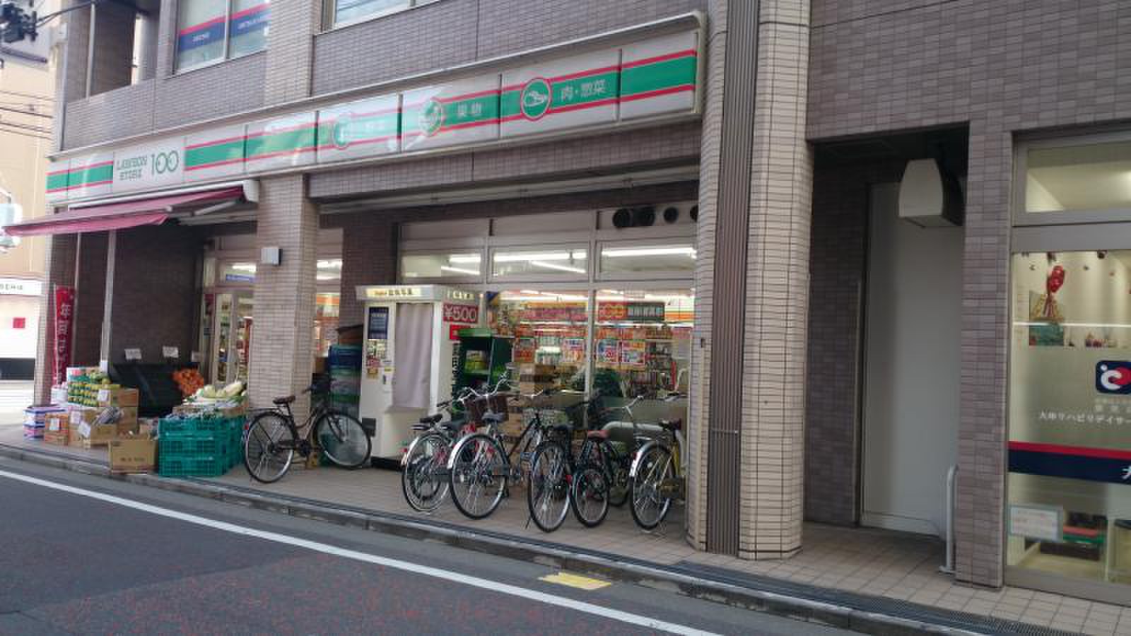 コンビニ　ローソンストア100川崎登戸店（コンビニ）まで215m