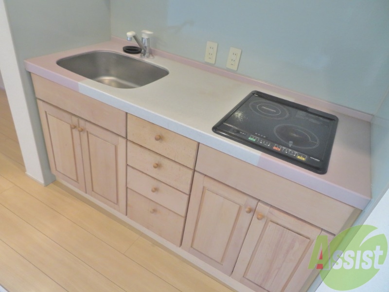 キッチン　キレイで使いやすいキッチンです。下には収納もございます。